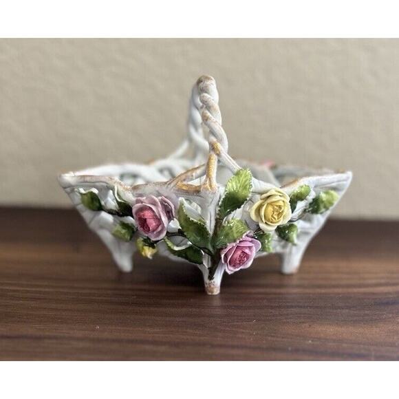 VINTAGE SCHIERHOLZ DRESDEN DIAMOND SHAPED PORCELAIN BASKET WITH APPLIED ROSES - Picture 8 of 16